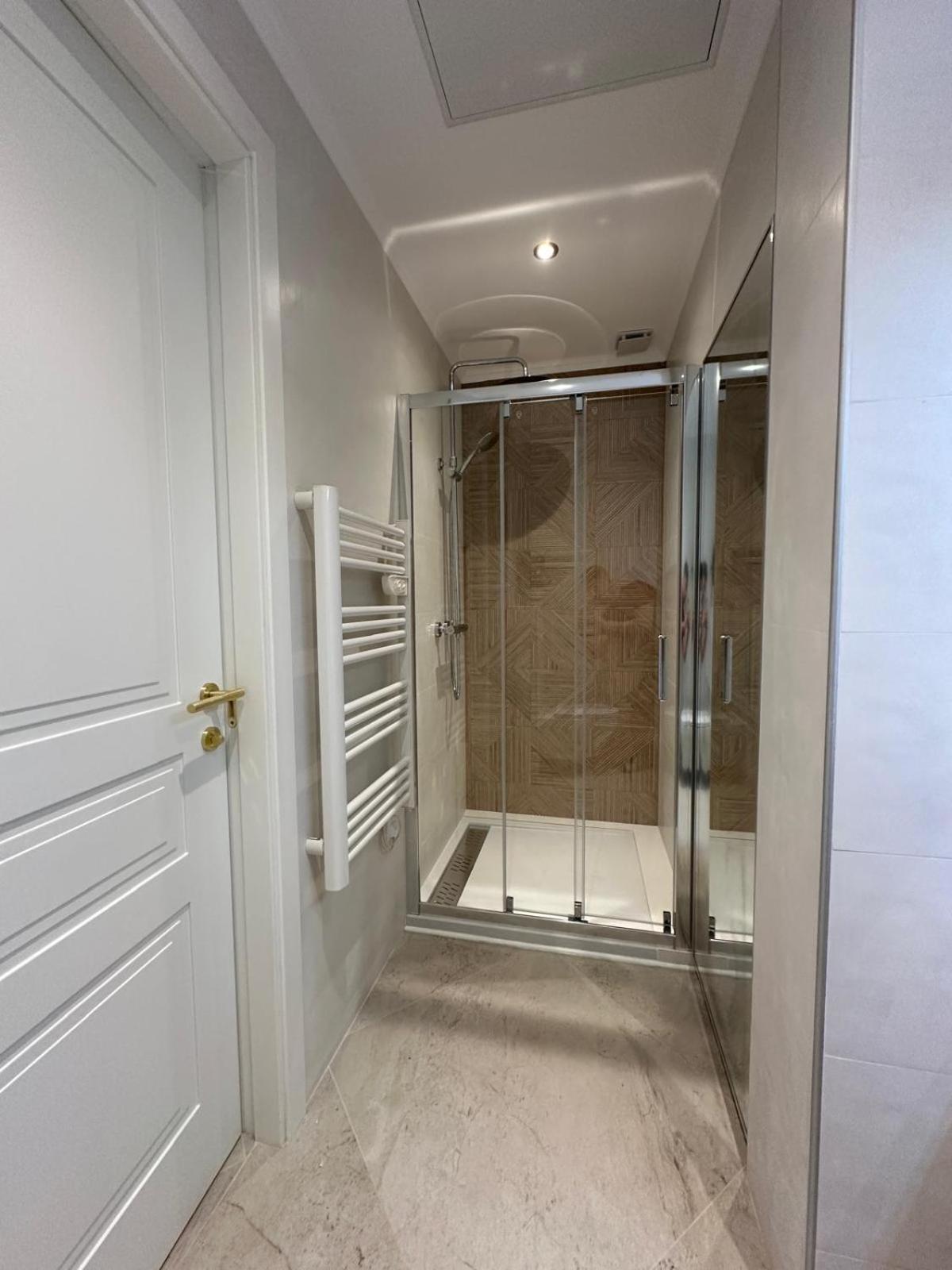Extraordinaire Grand Studio Au Centre 6 Minutes A Pied De La Plage Et L'Hotel Negresco Nice Buitenkant foto