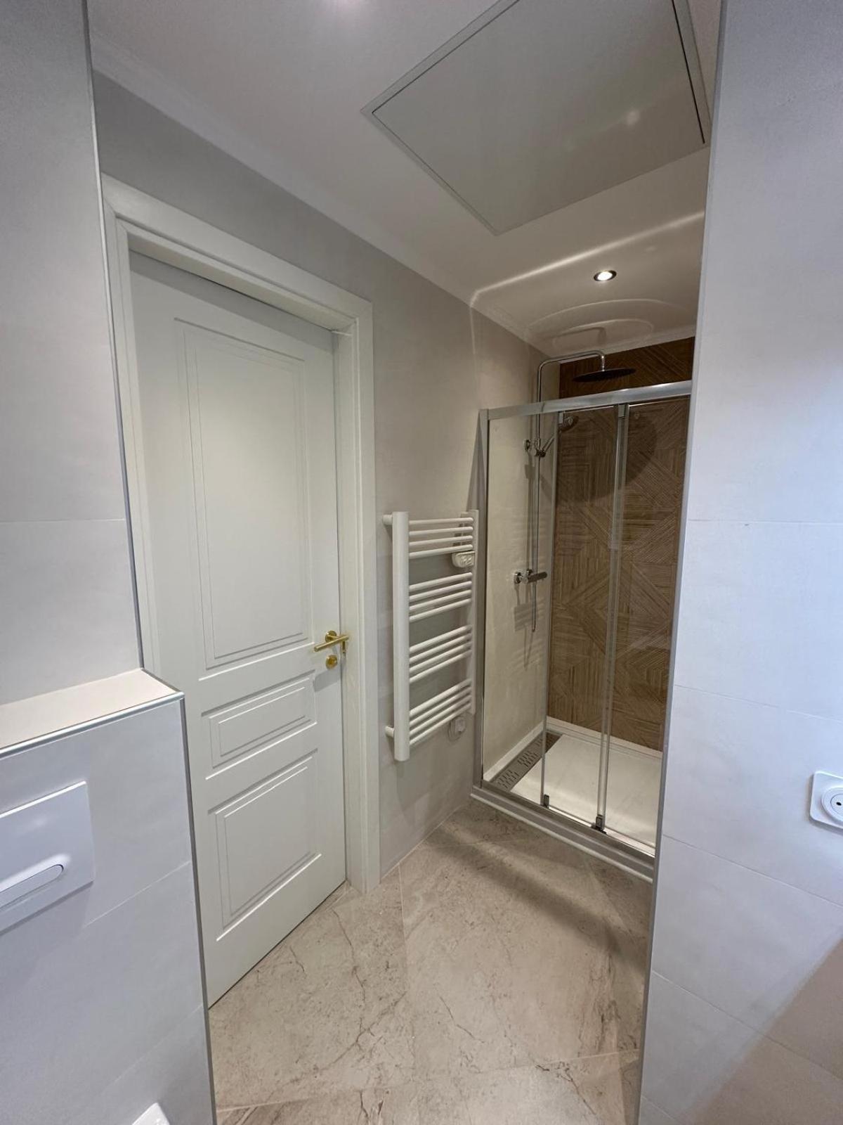 Extraordinaire Grand Studio Au Centre 6 Minutes A Pied De La Plage Et L'Hotel Negresco Nice Buitenkant foto