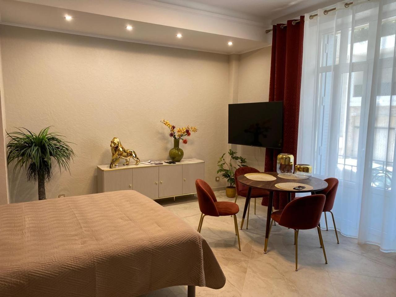 Extraordinaire Grand Studio Au Centre 6 Minutes A Pied De La Plage Et L'Hotel Negresco Nice Buitenkant foto
